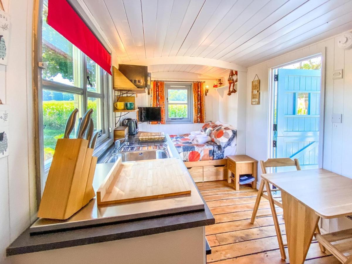 The Hideaway Hut - 1 Bed Shepherds Hut - הרפורד מראה חיצוני תמונה